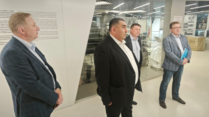 делегация Смоленской области договорилась об ускоренной поставке автобусов - фото - 1
