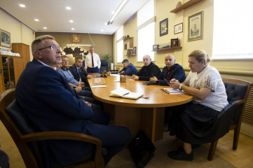 вместе с профильными чиновниками правительства области и мэрии сверили часы на объекте и скорректировали план действий - фото - 1