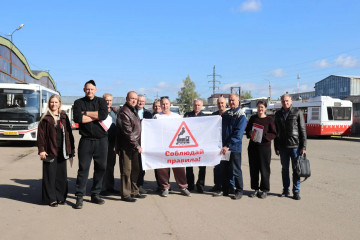 ​смоленским водителям автобусов напомнили правила проезда через железнодорожные переезды - фото - 1